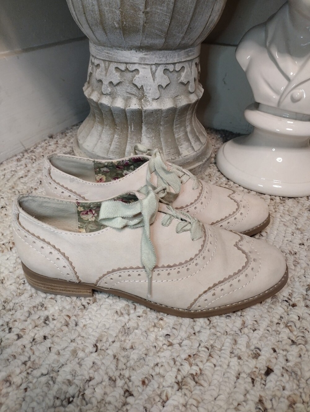Anthropologie Seychelles Pinkish Cream Lace-Up Brogue Oxfords